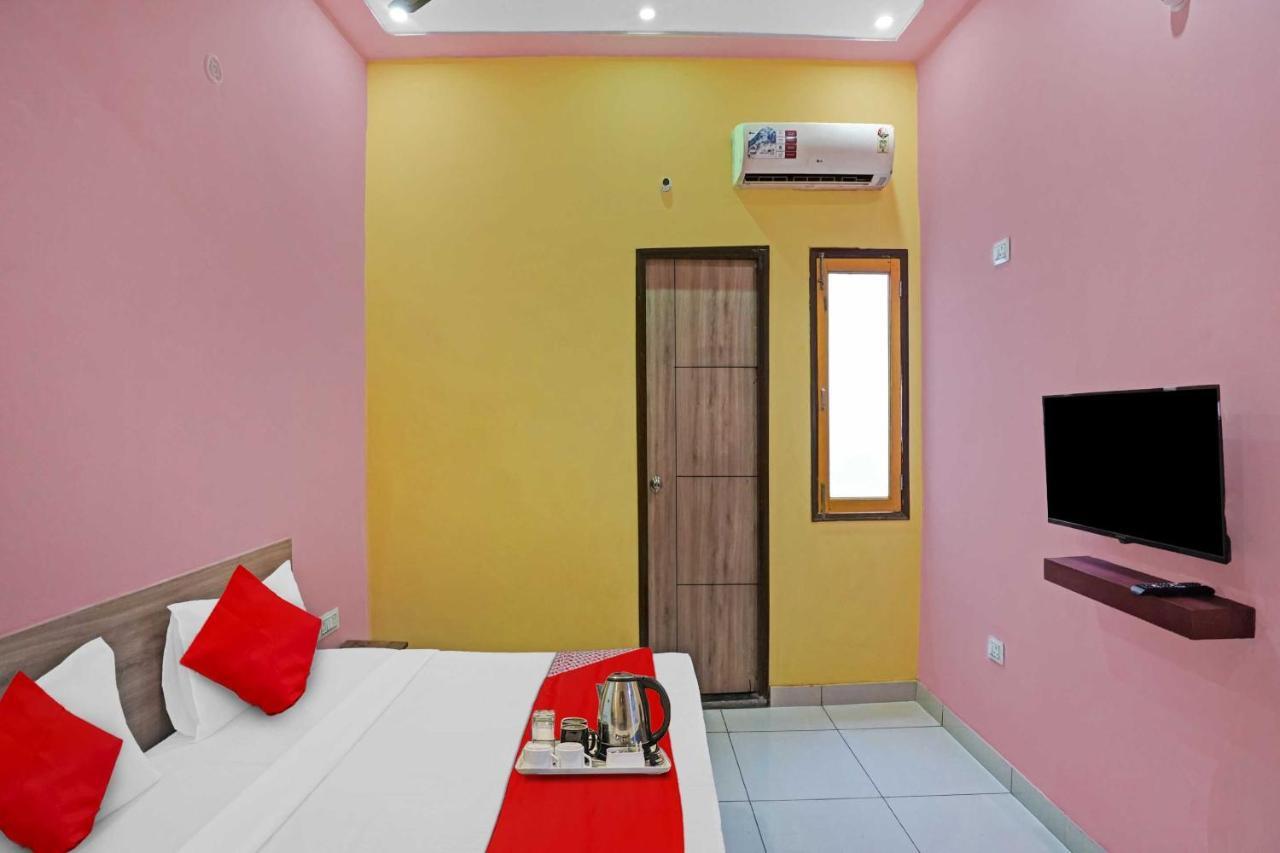 Hotel O Dahleez Noida Exterior photo