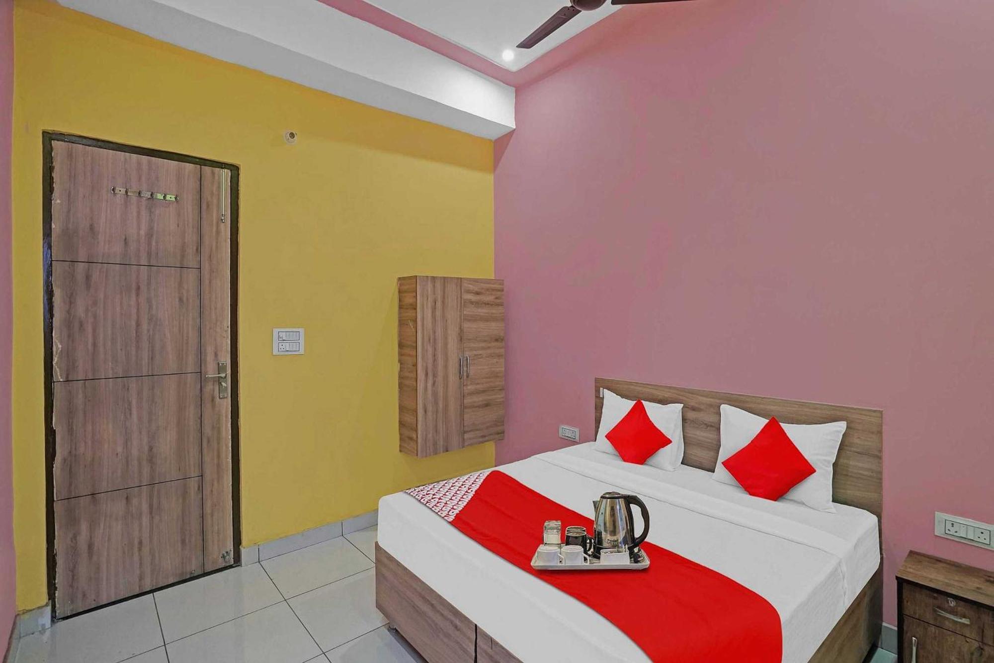Hotel O Dahleez Noida Exterior photo