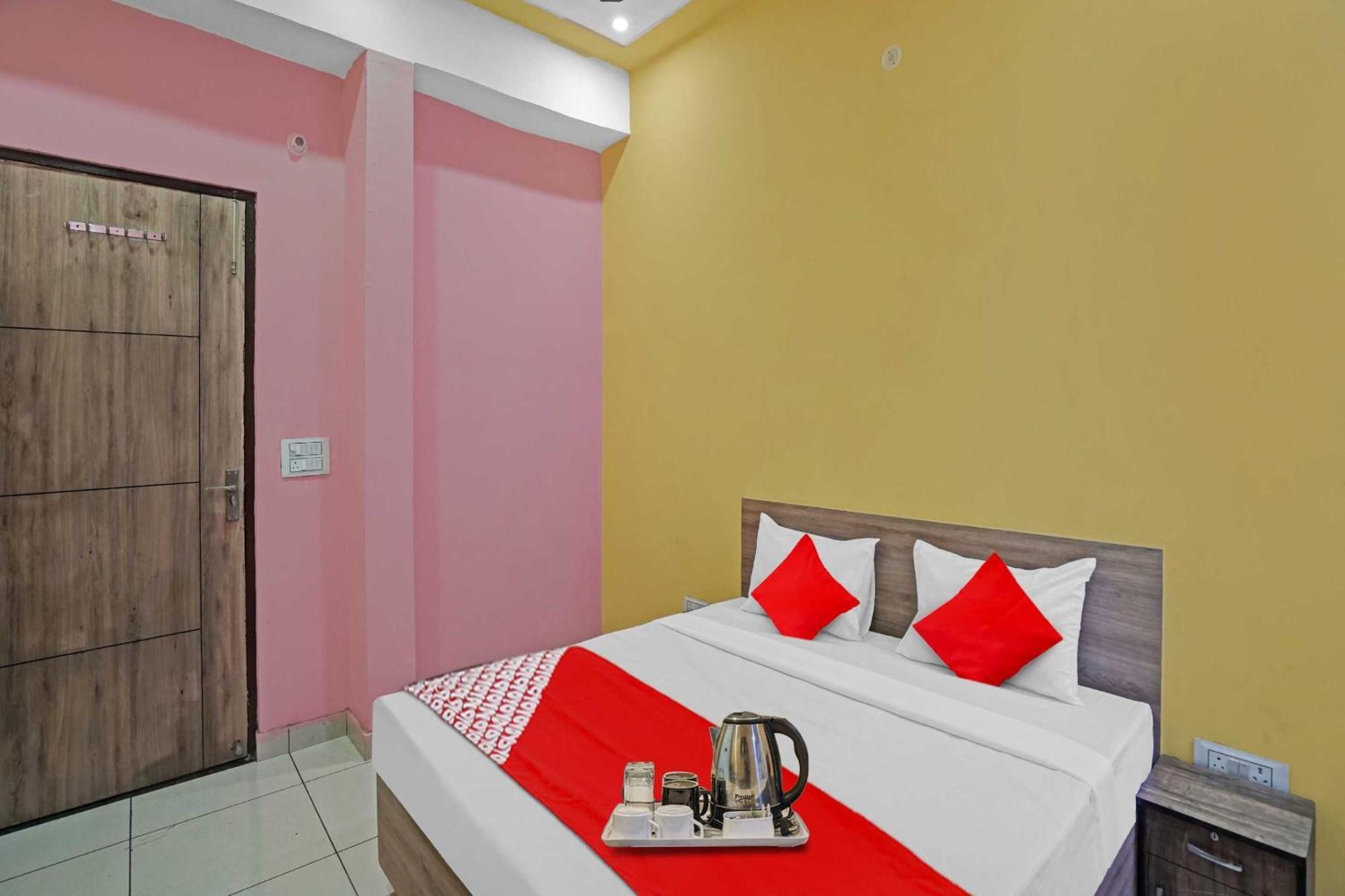 Hotel O Dahleez Noida Exterior photo
