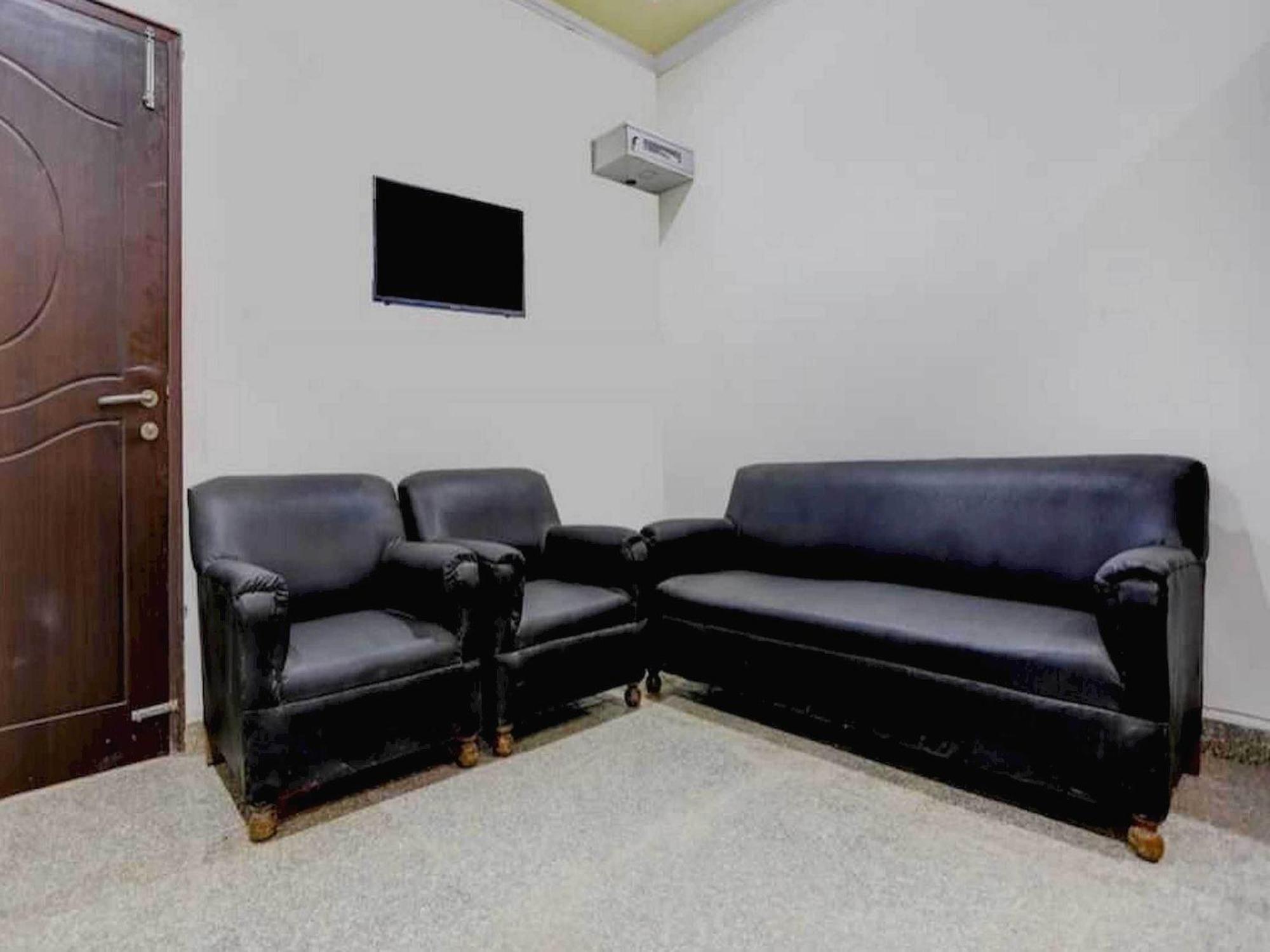 Hotel O Dahleez Noida Exterior photo